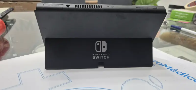 Consola Nintendo Switch con accesorios y juegos - 6