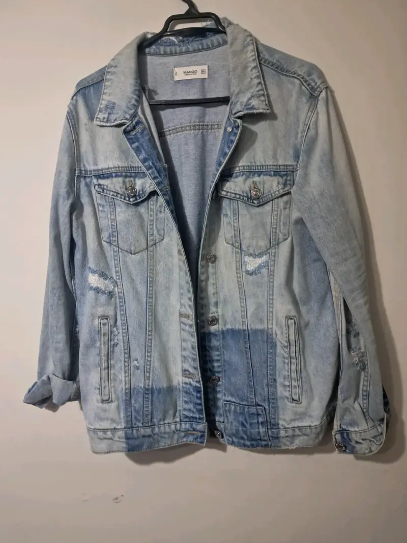 Chaqueta de mezclilla Mango desgastada