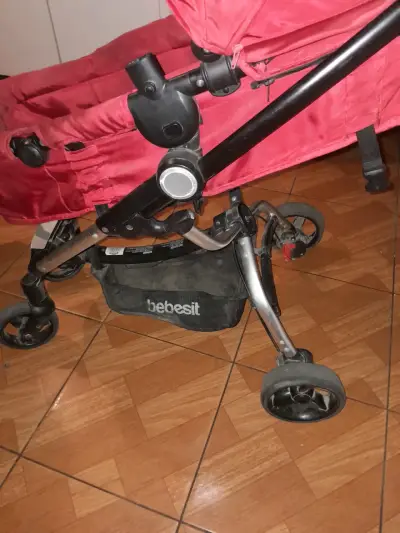 Coche de bebé Bebesit rojo - miniatura 1