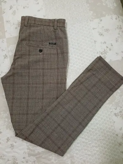 Pantalones de vestir a cuadros marrones - miniatura 1