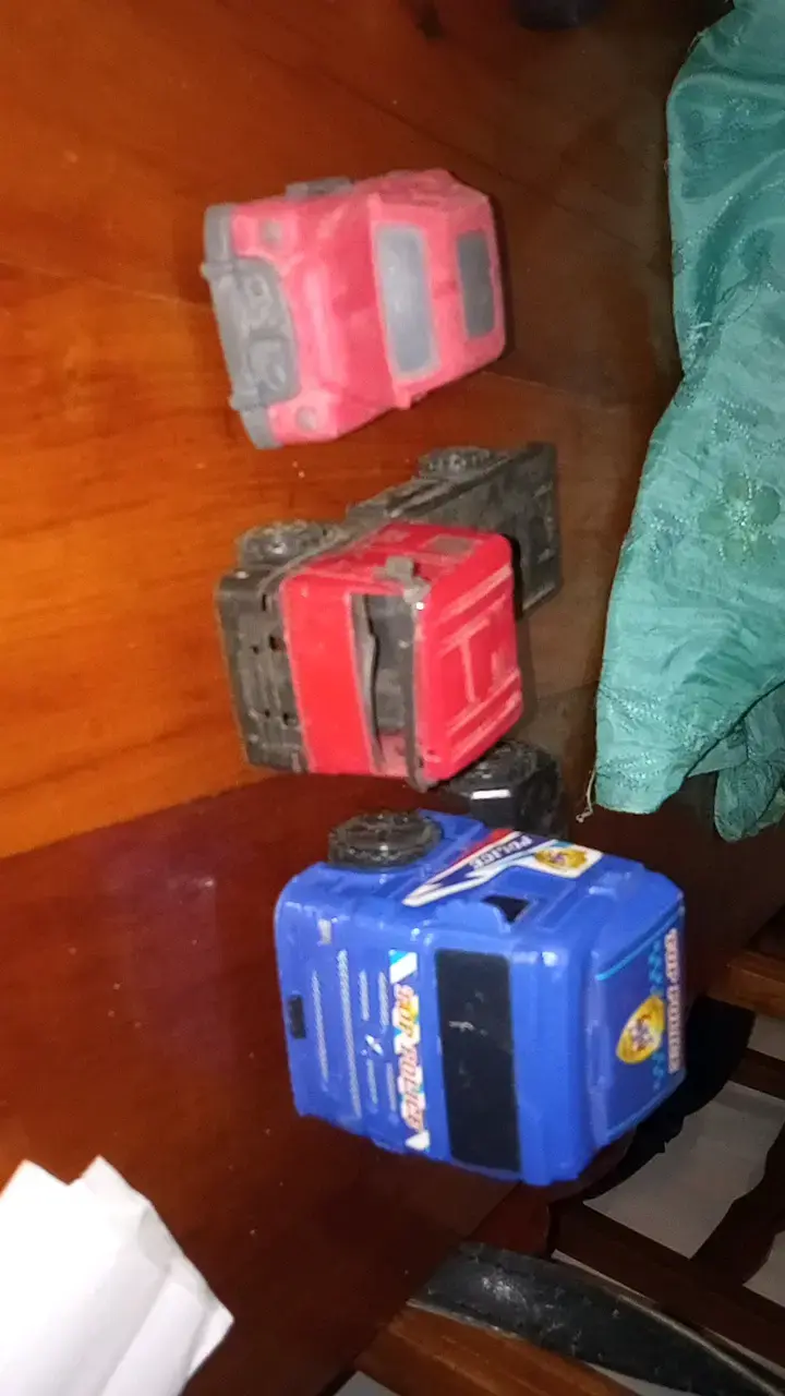 Set de camiones de juguete para niños