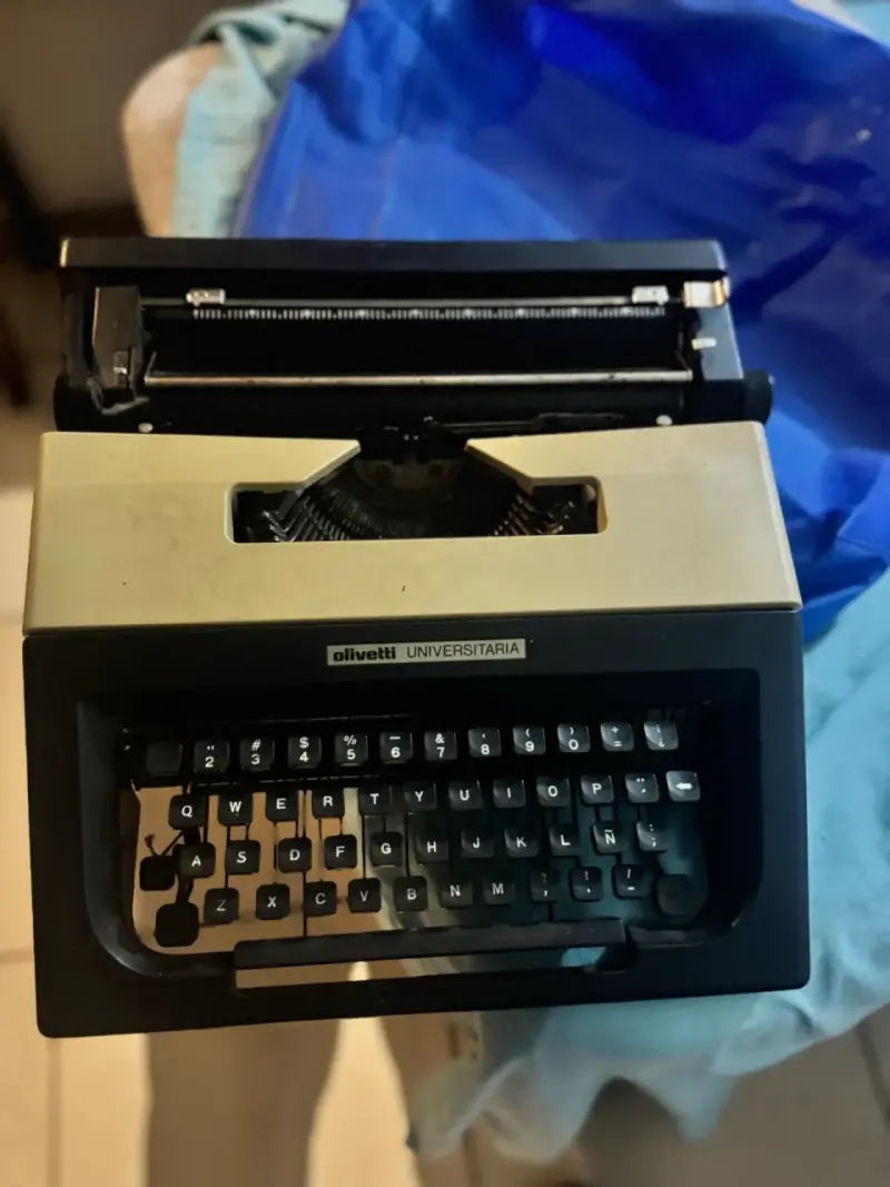 Máquina de escribir Olivetti Universitaria vintage - 3