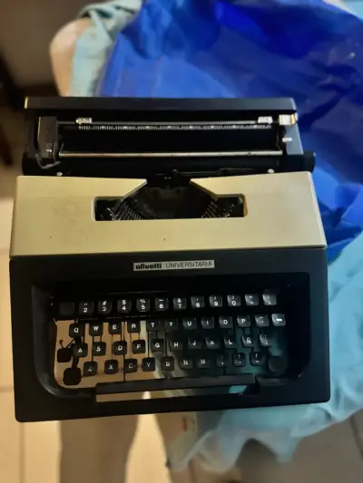 Máquina de escribir Olivetti Universitaria vintage - miniatura 3