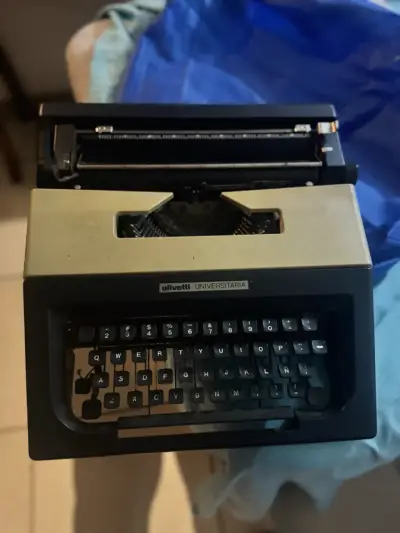 Máquina de escribir Olivetti Universitaria vintage - miniatura 4