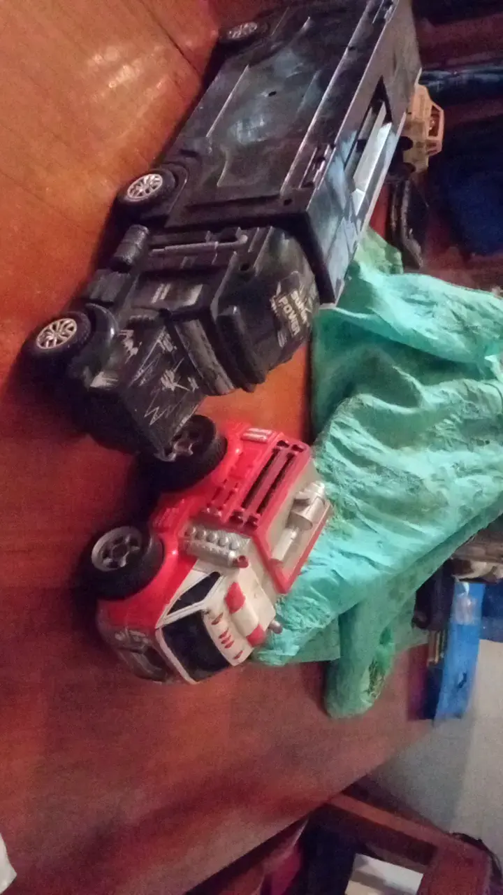 Camión de juguete transformable