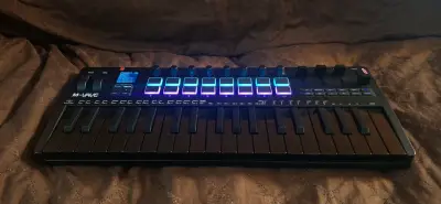 Controlador MIDI M-Wave con pads iluminados - miniatura 2
