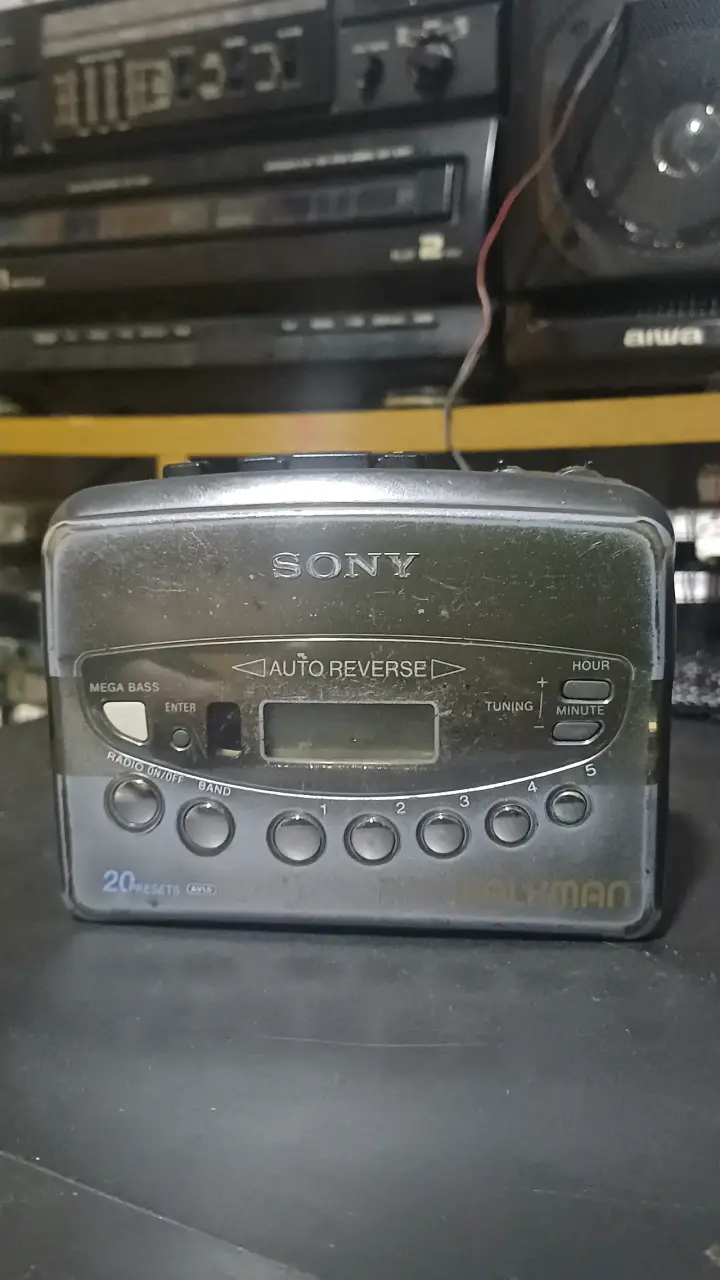 Walkman Sony con auto reverse y mega bass - 1