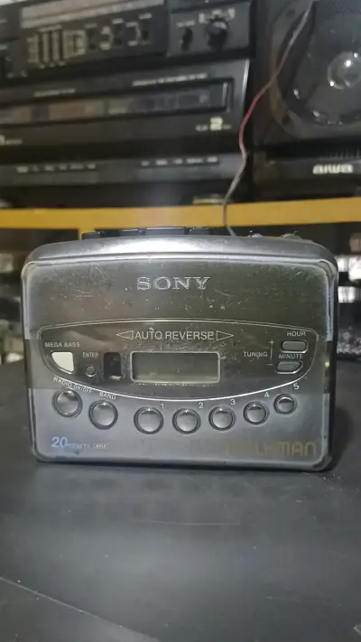 Walkman Sony con auto reverse y mega bass - miniatura 1