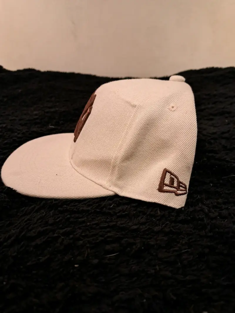 Gorra beige con logo bordado - 2
