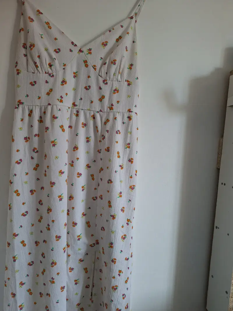 Vestido blanco con estampado floral de HyM - 3