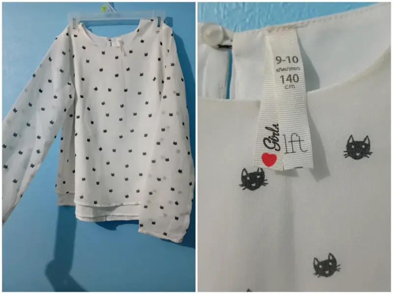 Blusa infantil blanca con estampado de gatos