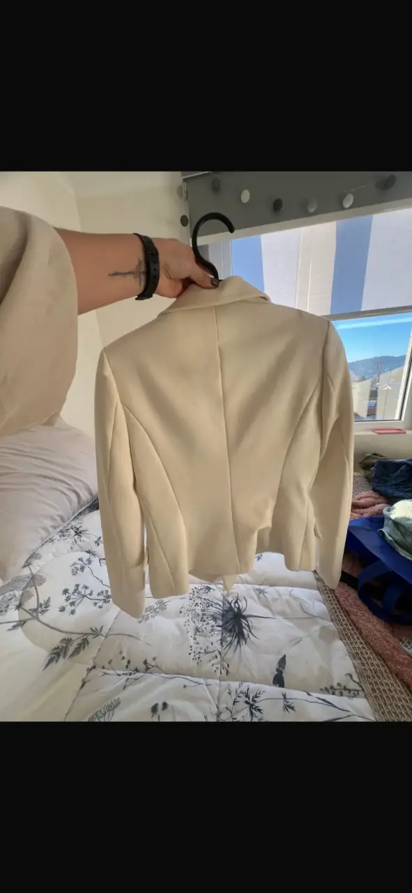 Blazer beige elegante para mujer - 1