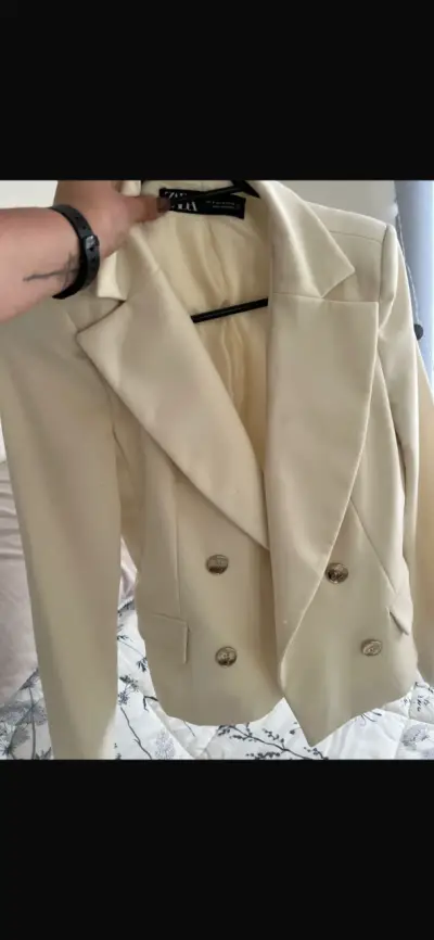 Blazer beige elegante para mujer - miniatura 3