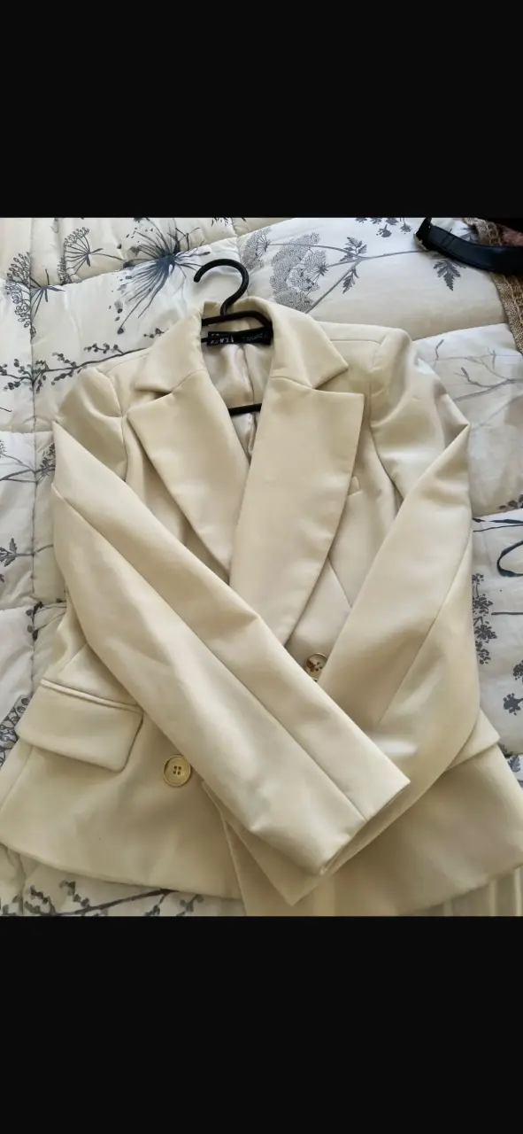 Blazer beige elegante para mujer - 4