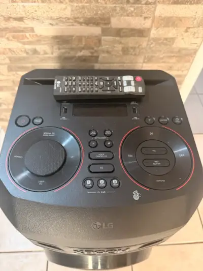 Parlante LG XBOOM con control remoto - miniatura 1