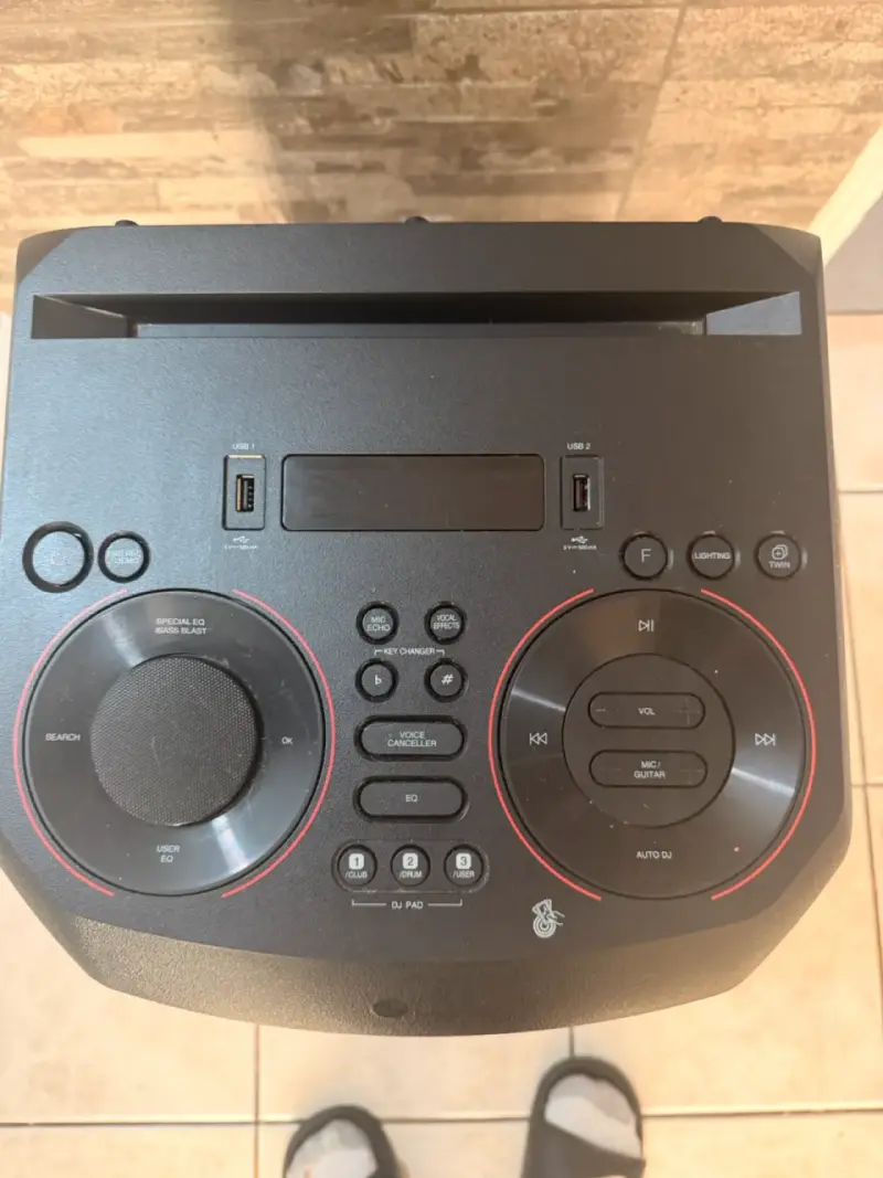 Parlante LG XBOOM con control remoto - 3