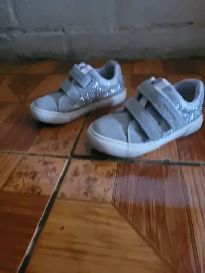Zapatillas infantiles grises con brillo nunero 28 - miniatura 1