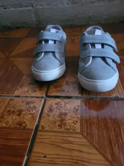 Zapatillas infantiles grises con brillo nunero 28 - miniatura 2