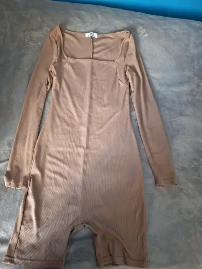Enterito ajustado beige de manga larga - miniatura 1