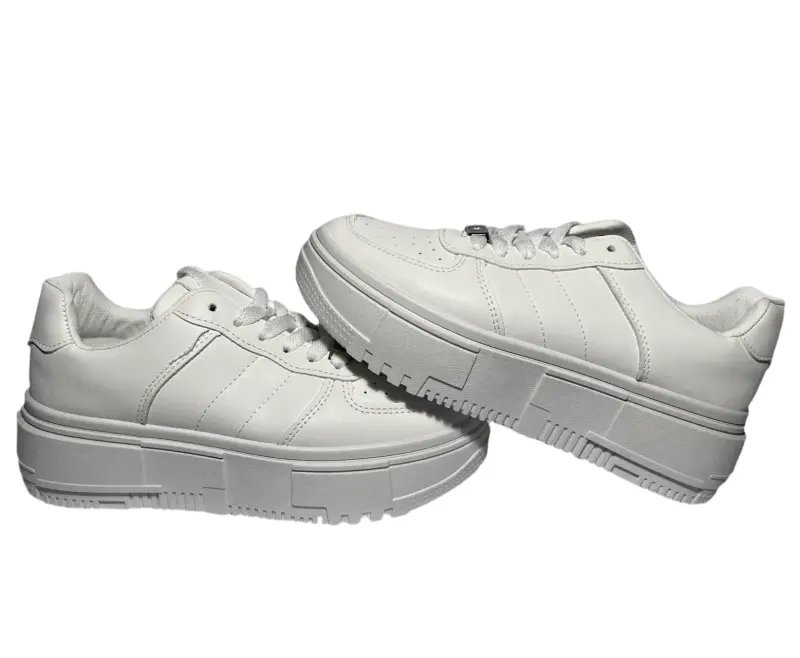 Zapatilla blanca eco cuero. Nuevas. Talla 36 a 40. - 2