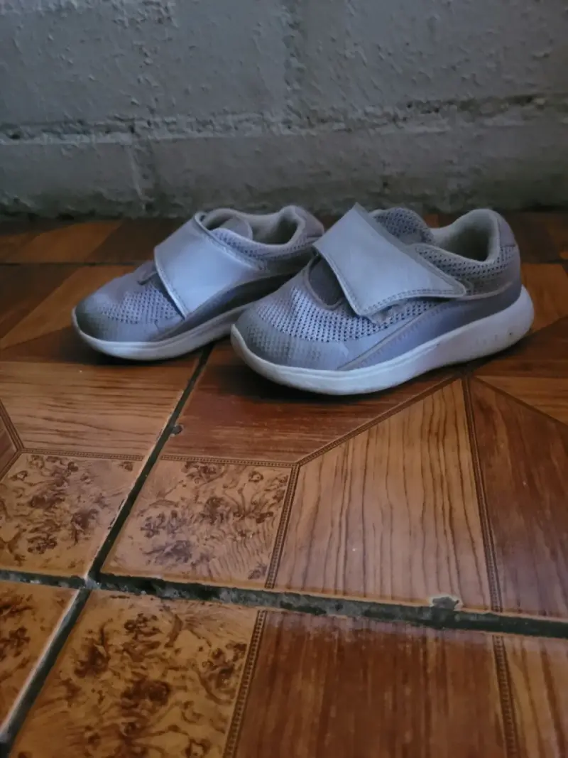 Zapatillas deportivas grises para niños numero 26 - 1