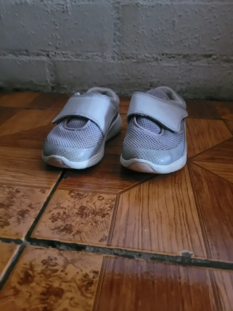 Zapatillas deportivas grises para niños numero 26 - 2
