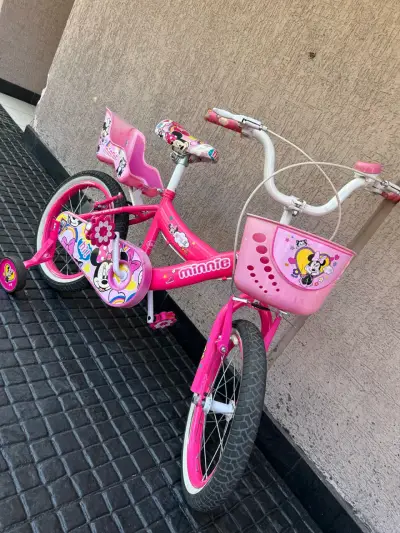 Bicicleta infantil Minnie Mouse rosa con ruedas de apoyo - miniatura 3