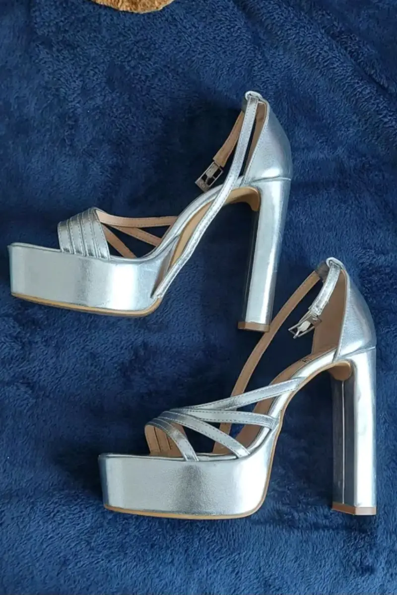 Sandalias de tacón alto plateadas Gotta - 2