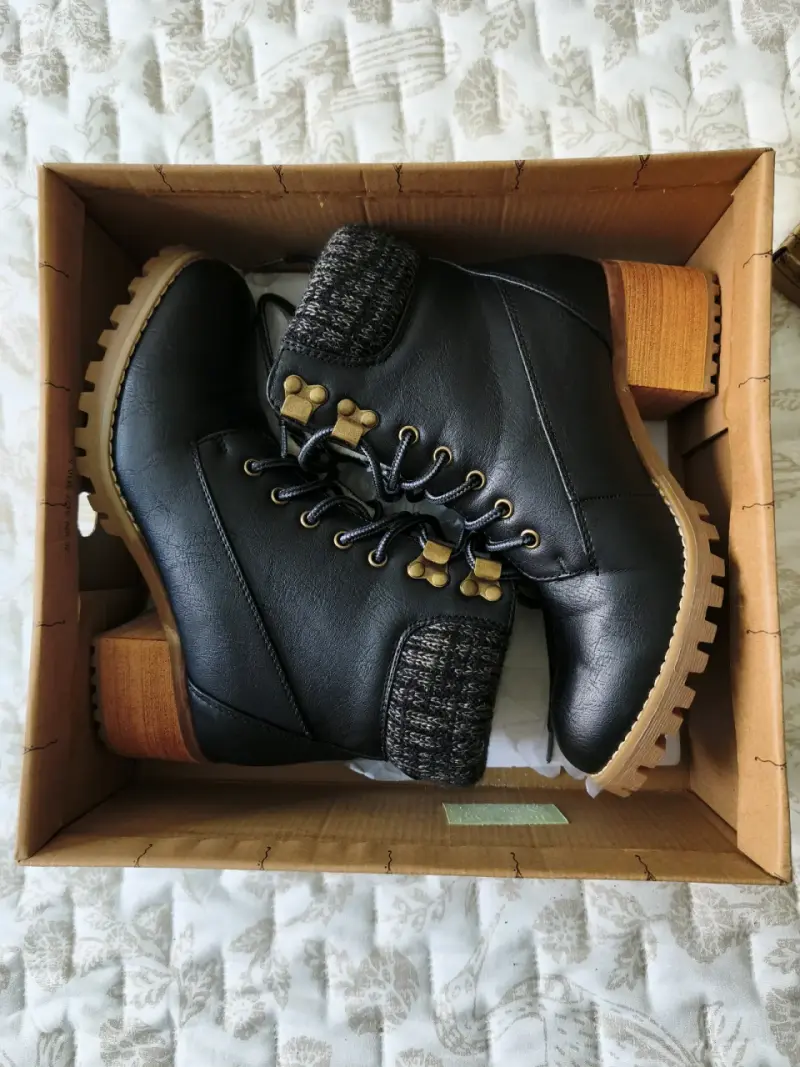 Botines de cuero negro con tacón de madera - 1