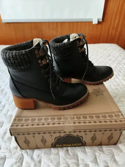 Botines de cuero negro con tacón de madera - miniatura 2