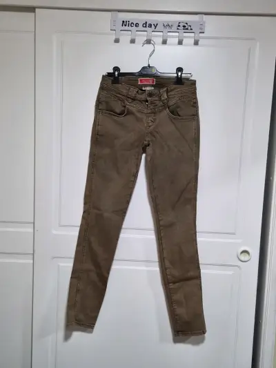Jeans marrones para mujer estilo casual - miniatura 1