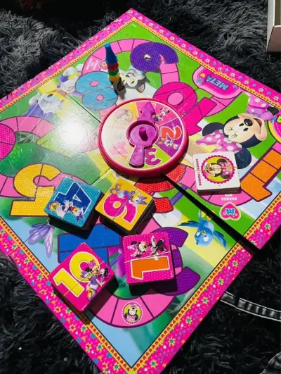 Juegos de mesa Operando, Twister y más - miniatura 4