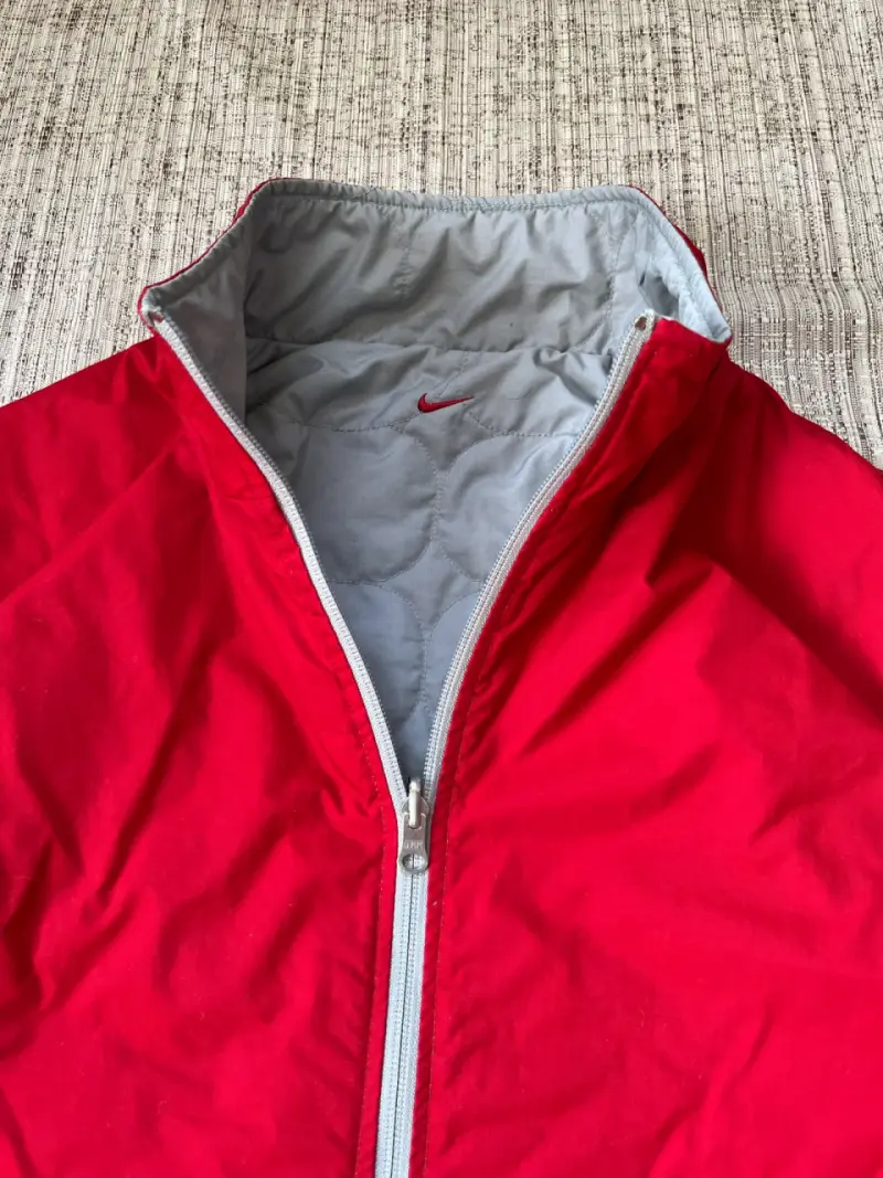 Chaqueta deportiva roja Nike con cierre - 5