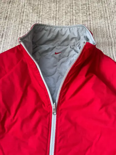 Chaqueta deportiva roja Nike con cierre - miniatura 5