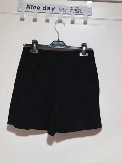 Shorts negros casuales para mujer - miniatura 1