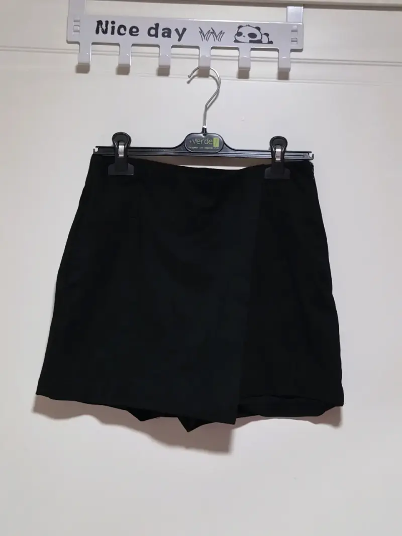 Shorts negros casuales para mujer - 2