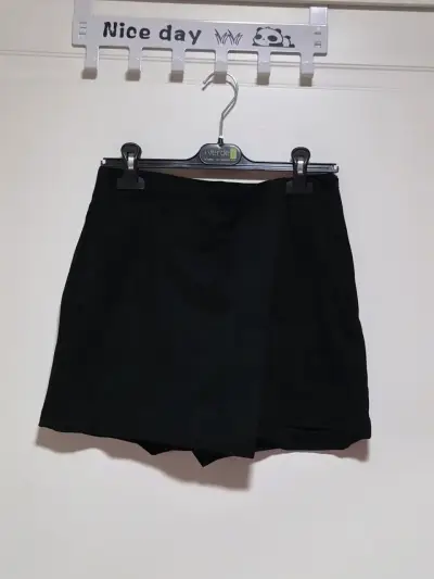 Shorts negros casuales para mujer - miniatura 2