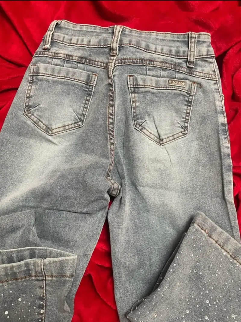 Jeans acampanados con detalles brillantes - 2