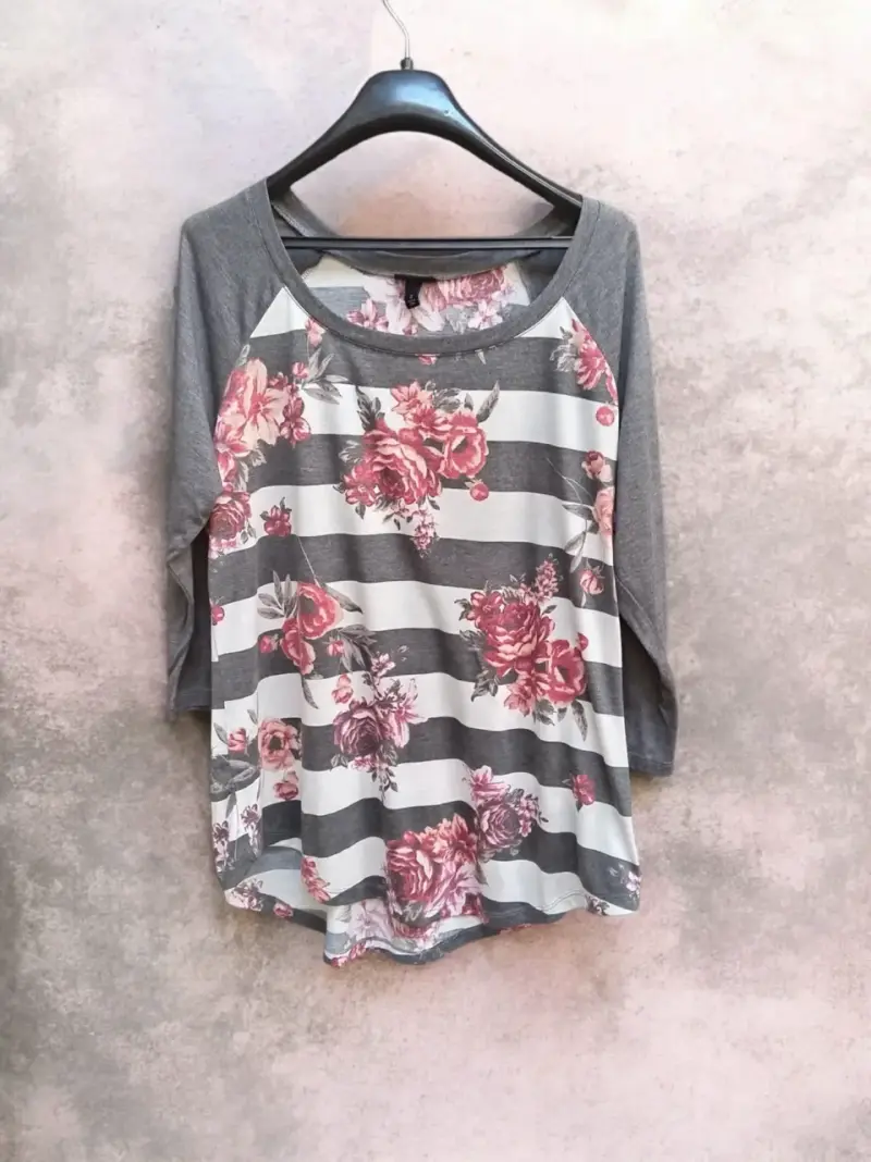 Polera XL manga larga con estampado floral