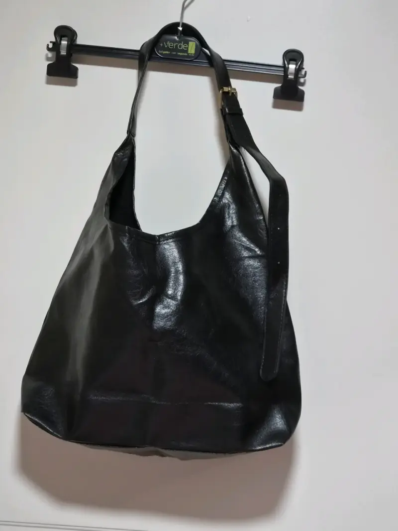 Bolso de cuero negro elegante