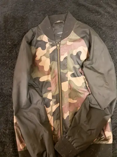 Chaqueta bomber camuflaje Basement - miniatura 1