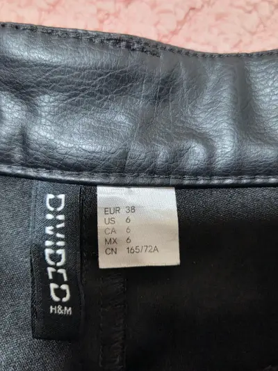 Pantalones de cuero negro para mujer - miniatura 2