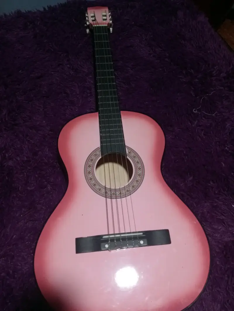 Guitarra acústica rosada para principiantes - 1
