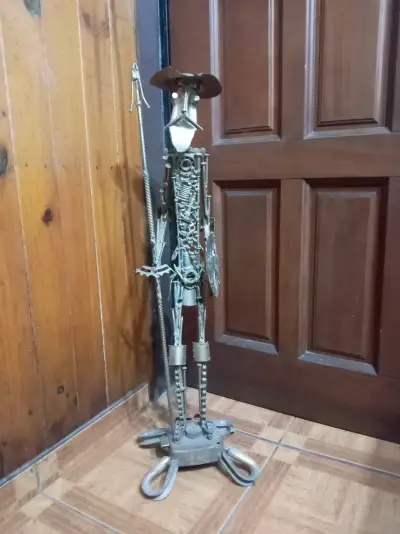 Escultura metálica de Don Quijote 73 cm. - miniatura 1