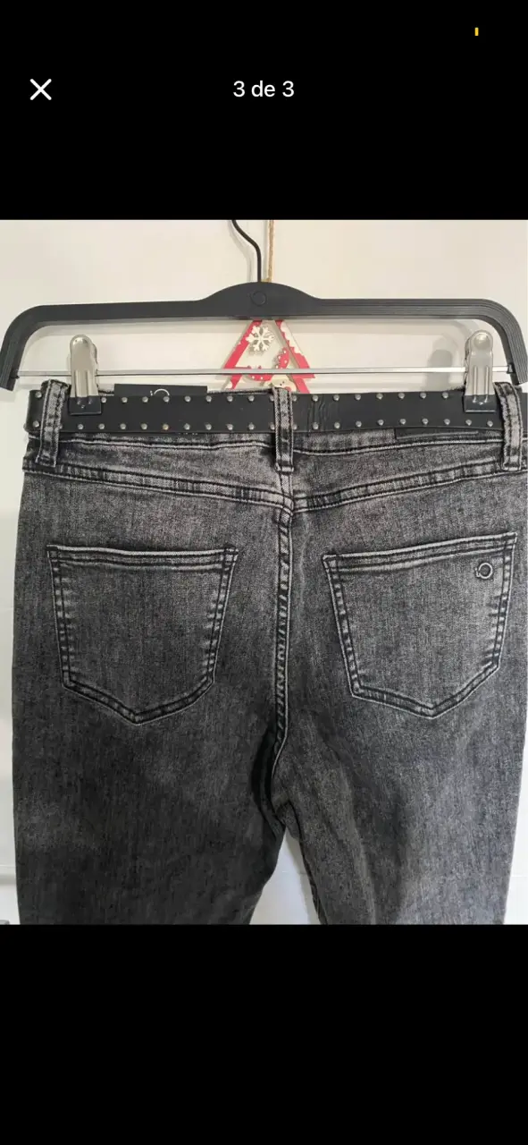 Jeans negros con cinturón de tachas - 3
