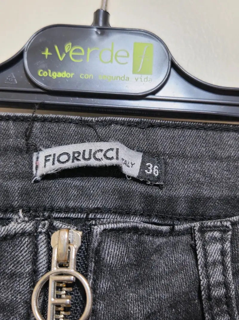 Jeans negros acampanados de mujer - 3