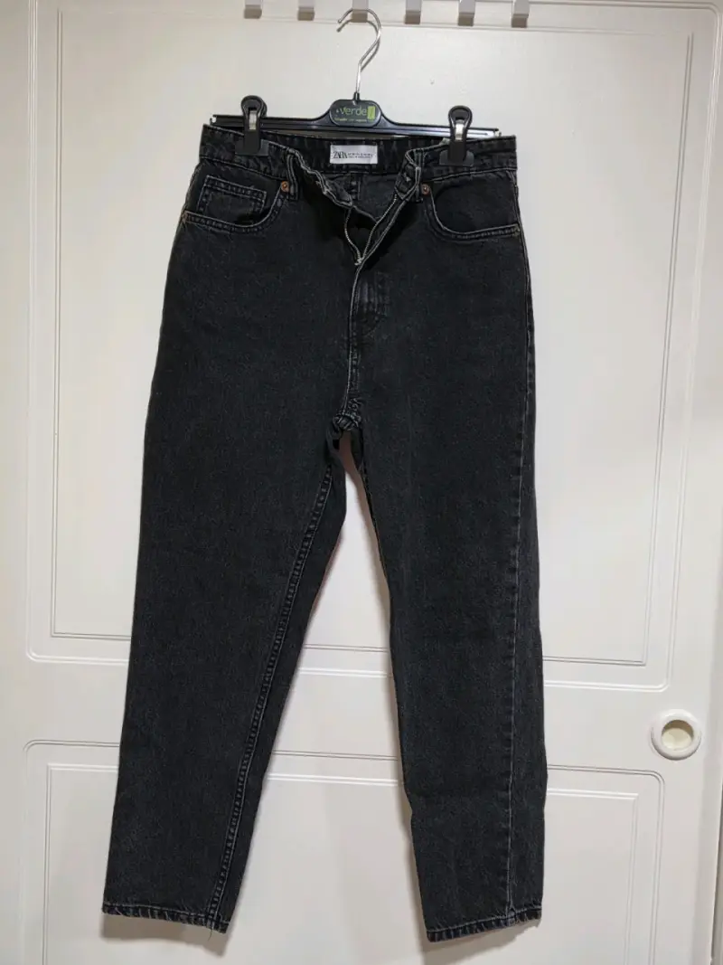 Jeans negros de tiro alto Zara - 1