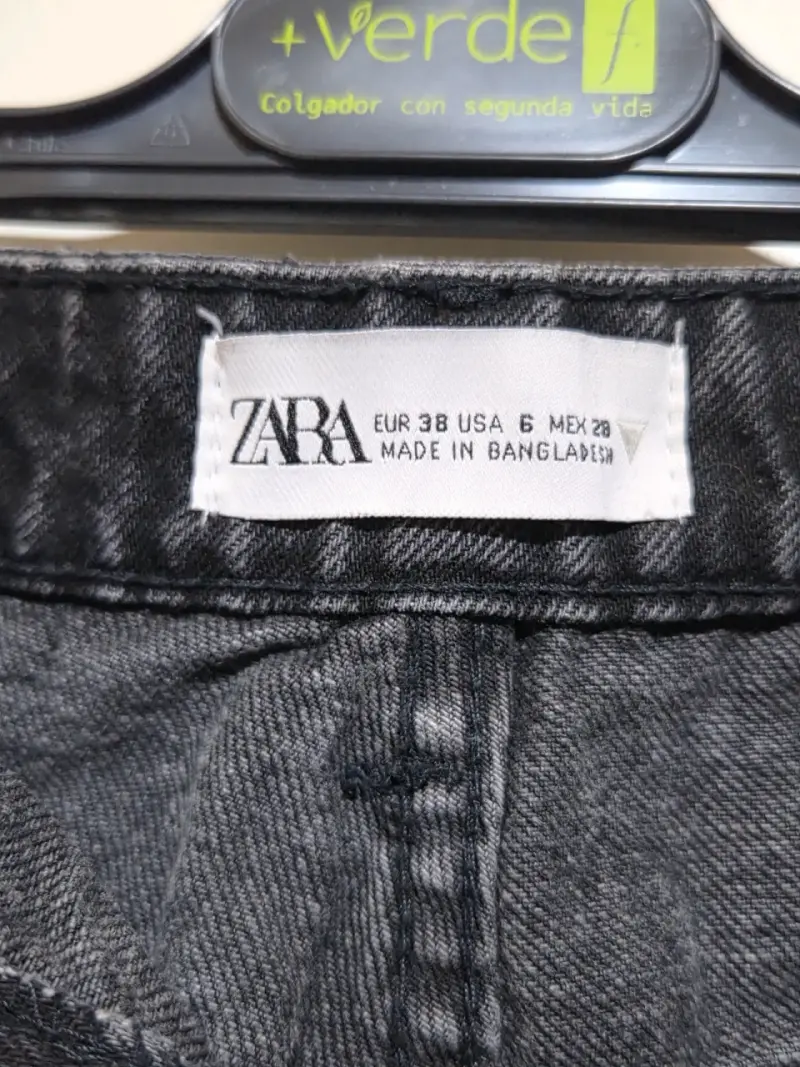 Jeans negros de tiro alto Zara - 3