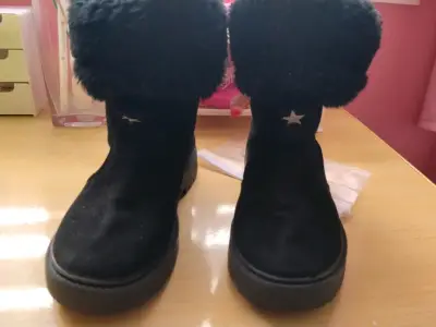 Botas negras con forro de felpa y estrella N°31 - miniatura 1
