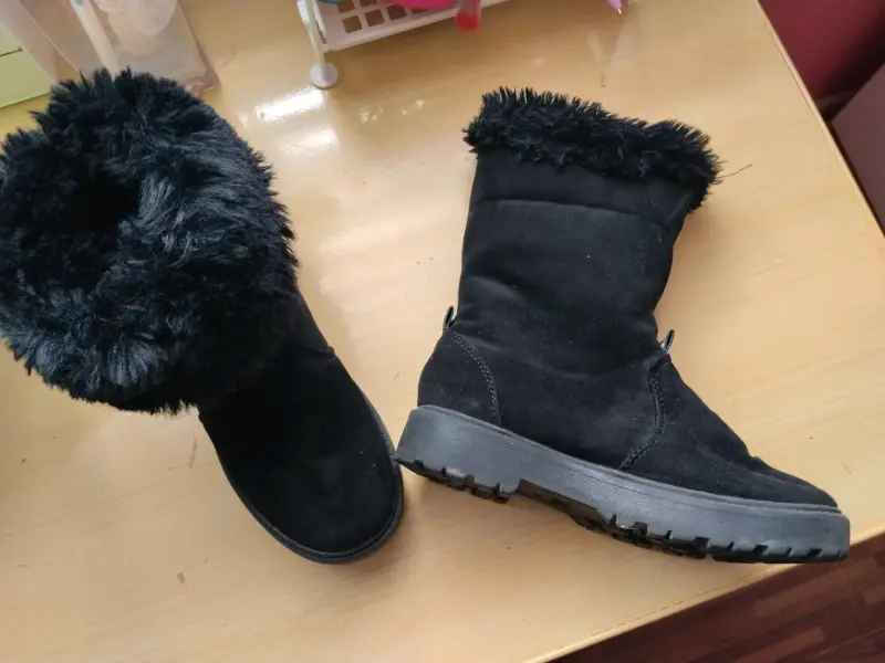 Botas negras con forro de felpa y estrella N°31 - 2